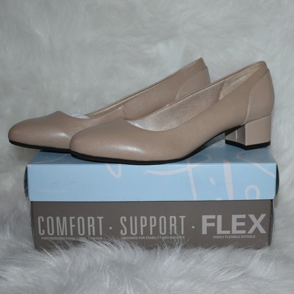 Life Stride Shoes - NIB Life Stride Erica Block Heel Pumps, 6W